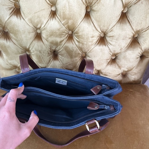 Kathie Lee Collection Authentic Vintage Leather Shoulder Bag/Purse with Pockets - Picture 9 of 14